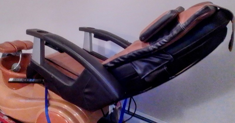 GREAT OFFER **USED HT-100 BLISS* HUMAN TOUCH ROBOTIC MASSAGE $400 gallery
