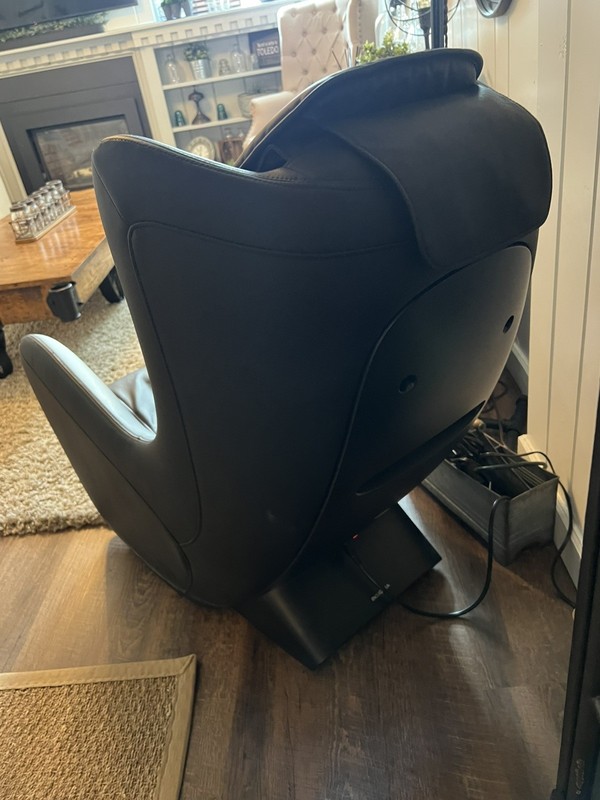 INSIGNIA MASSAGE CHAIR NS-MGC200BK2 LOCAL PICKUP ONLY!!! gallery