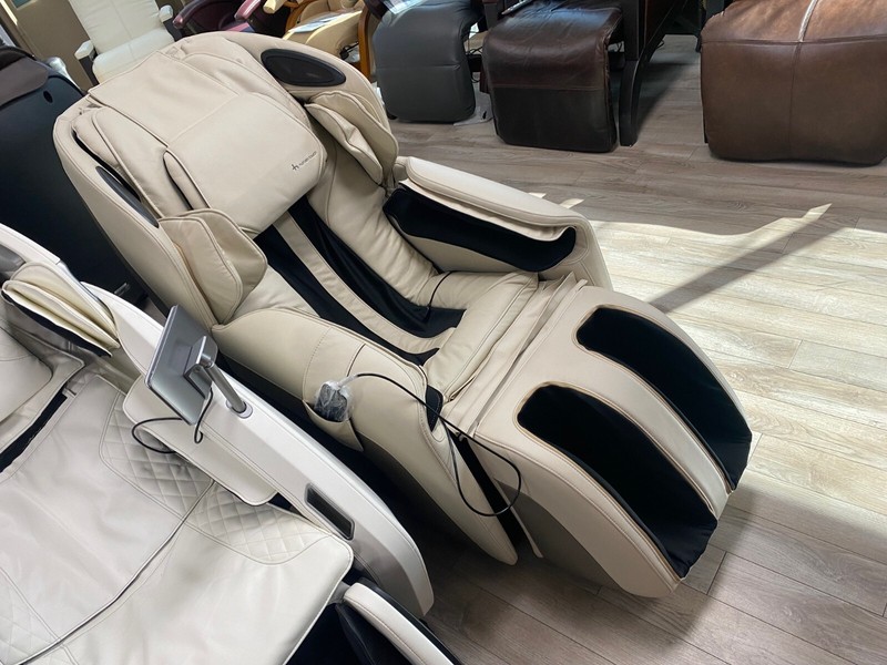Cream Human Touch Quies Zero Gravity Massage Chair Recliner + Dual Lumbar Heat