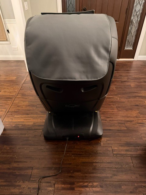 Osaki OS-4d Pro Maestro Massage Chair w/ Zero Gravity. Made in Japan Barely Used gallery