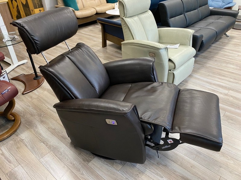 IMG Duke RM285 Medium Power Relaxer Recliner Chair Sauvage S559 Brown Leather gallery