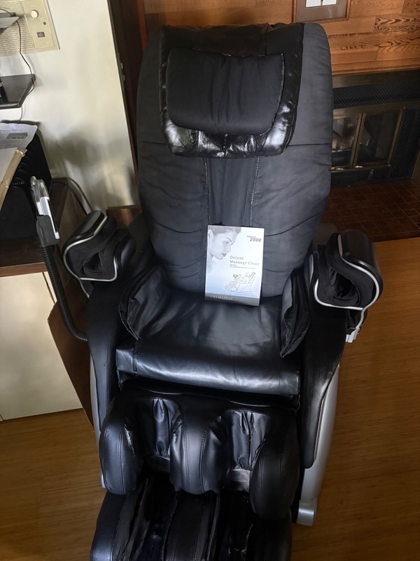 Heated Deluxe Full body massage chair - Fujikura 2000