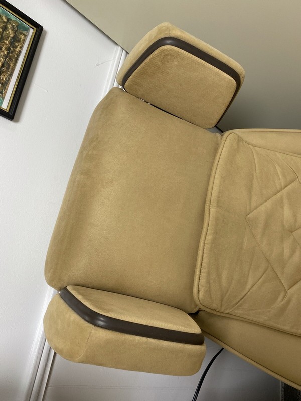 80's Get-a-way reclining chair: computerized massage chair w/ stereo system gallery