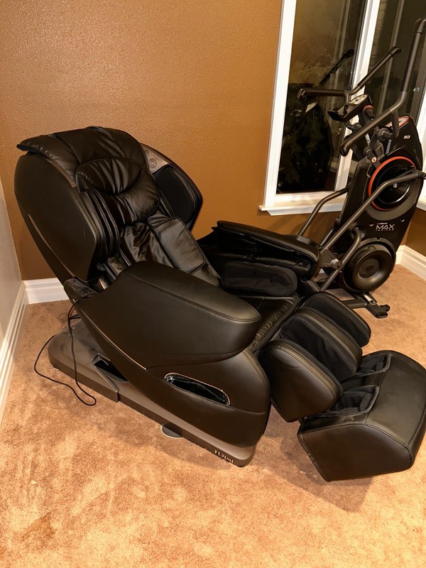 Fujimi EP-9000 Full Body Massage Chair; Heated, Recliner, Bluetooth compatible gallery
