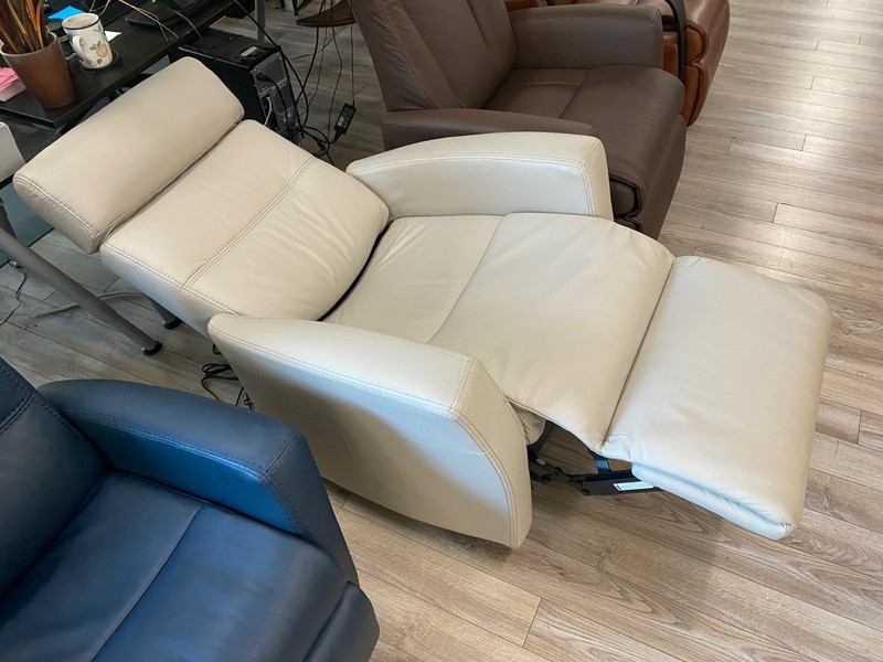 IMG Divani RM325 Large Power Wallsaver Recliner Chair Trend T417 Cinder Leather