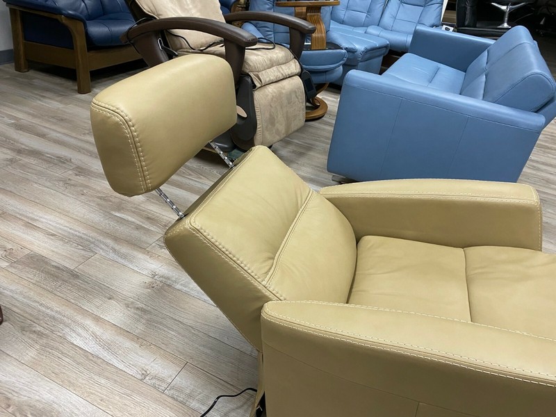 IMG Divani RM225 Medium Power Relaxer Recliner Chair Trend T408 Sand Leather USB gallery