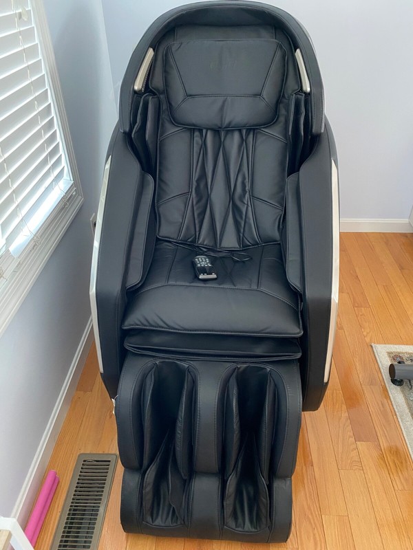 Osaki Black Leather Massage Chair (Model: Os-pro Omni) Pre-Owned but barely used gallery