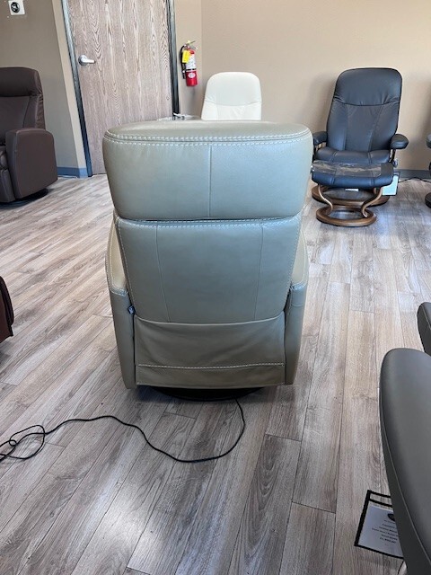 IMG Divani RM125 Small Power Relaxer Recliner Chair Trend T408 Sand Leather USB gallery