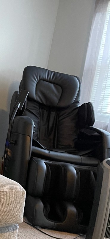 Slightly used all black Slabway Massage Chair