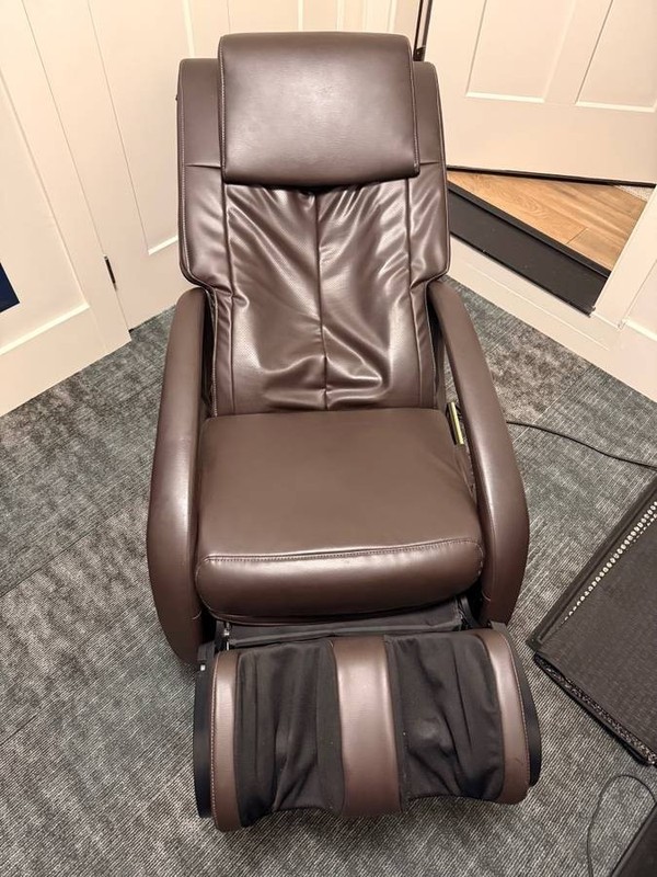 Showroom Human Touch WholeBody 7.1 Swivel & Reclining Massage Chair gallery