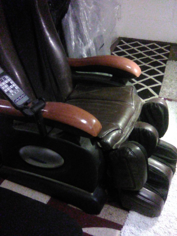 FUJIKURA 1000 MASSAGE CHAIR gallery