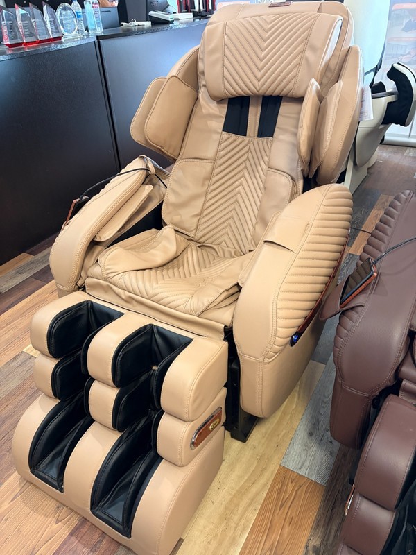 Luraco i9 Max Plus Special Edition Dual 3D Split L-Track Massage Chair gallery