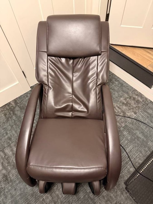 Showroom Human Touch WholeBody 7.1 Swivel & Reclining Massage Chair gallery
