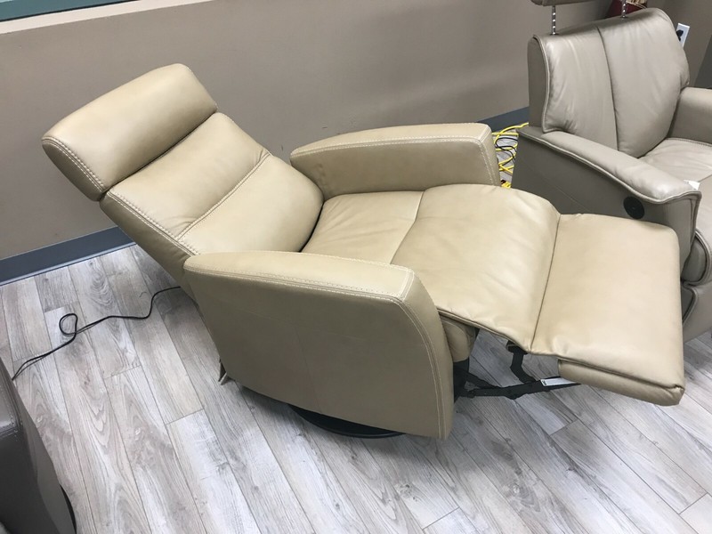 IMG Divani RG325 Large Manual Relaxer Recliner Chair Trend T408 Sand Leather gallery