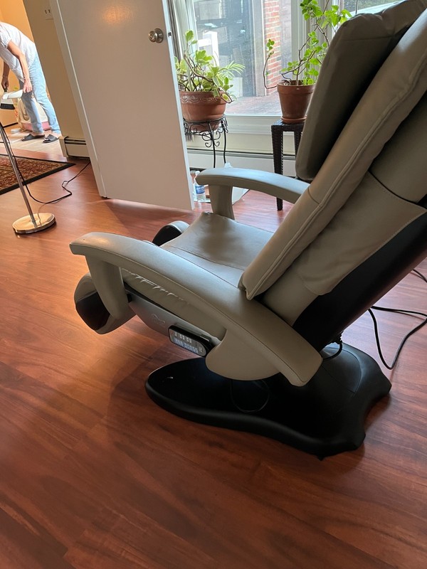 Ht-100 Human Touch Robotic Massage Chair Recliner Beige gallery