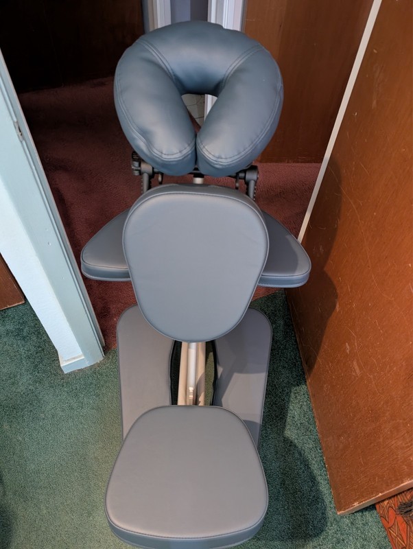 Earthlite vortex massage chair in new condition. Nice blue color gallery
