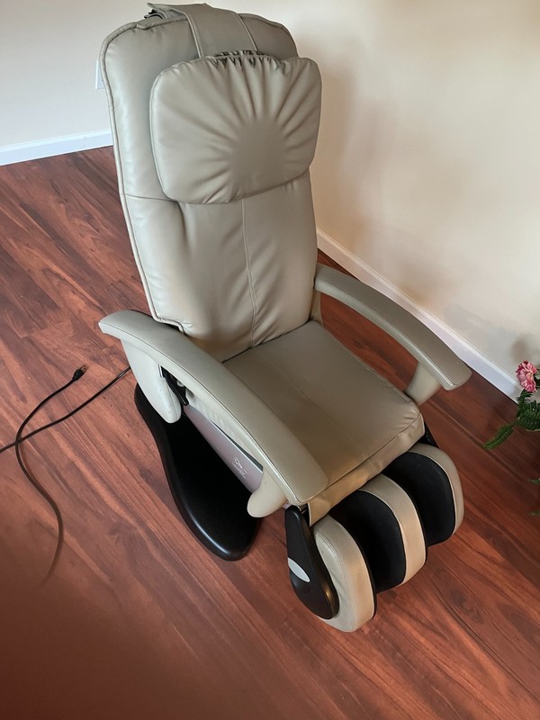 Ht-100 Human Touch Robotic Massage Chair Recliner Beige gallery