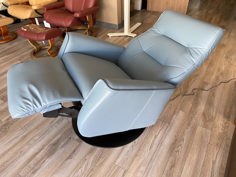 IMG Valletta Ergo Zero Gravity Recliner XL 2 motor Trend in Lake Blue Leather gallery