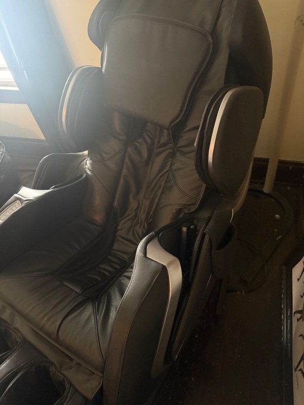 TITAN Luxe™ 3D Massage Chair: Zero-G/SL‑Track, Calf/Lumbar Heat, Voice Control gallery