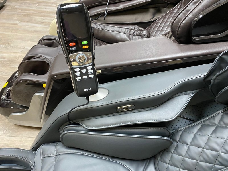 Osaki Hiro L-Track Heated Zero-G Bluetooth USB Charger 3D Massage Chair Gray gallery