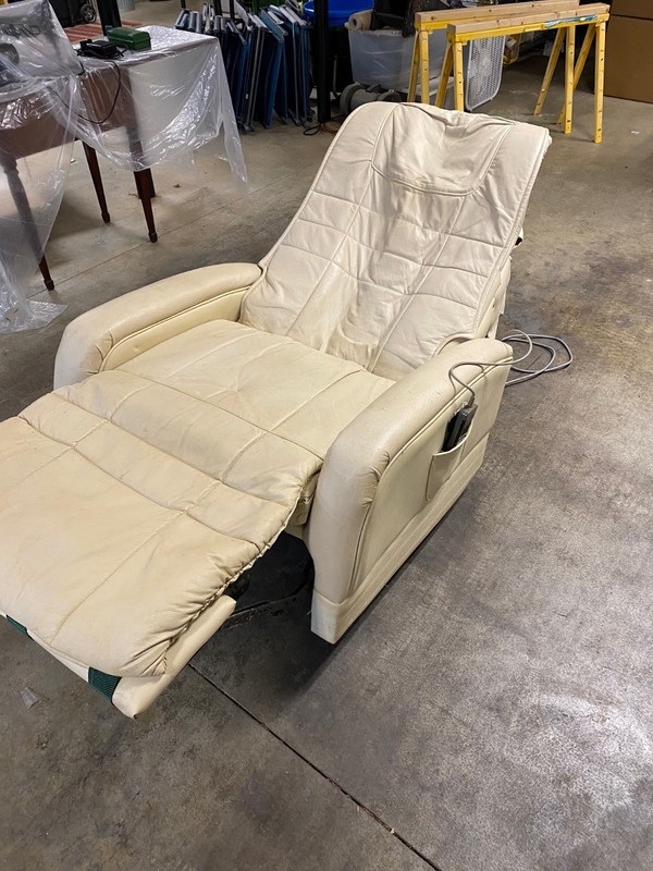 Panasonic EP 1000 Tan Leather Massage Chair gallery