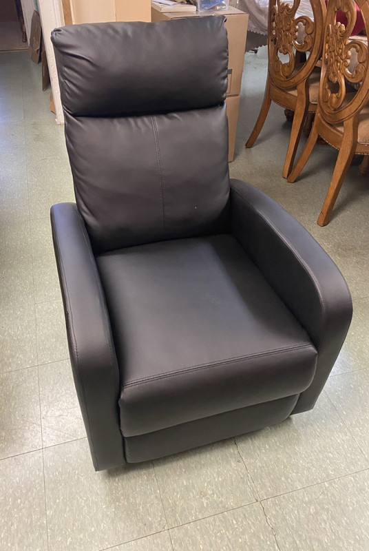 NEVER USED Black Back Massage Chair with 8 Levels and Remote Attached