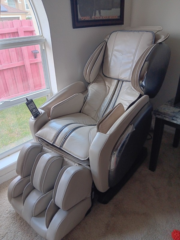 Osaki OS 4000LS Luxury Massage Chair $1,400 Many settings and Massage programs