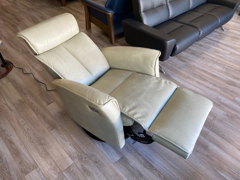 IMG Duke RM285 Medium Power Relaxer Recliner Chair Sauvage S557 Chalk Leather