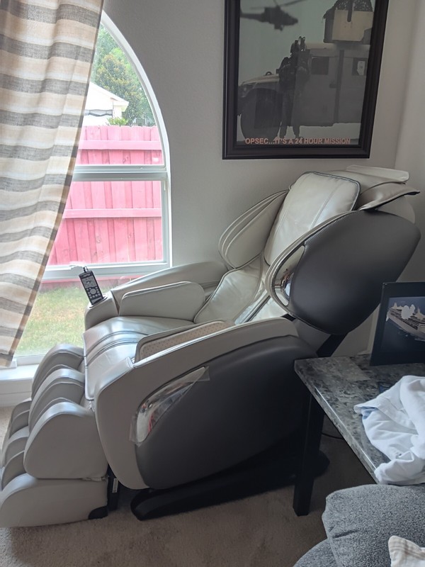 Luxury Massage Chair (EXCELLENT CONDITION) $1,400 gallery