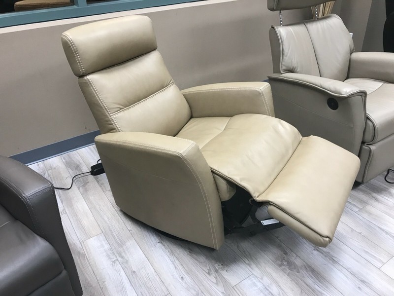 IMG Divani RG325 Large Manual Relaxer Recliner Chair Trend T408 Sand Leather gallery