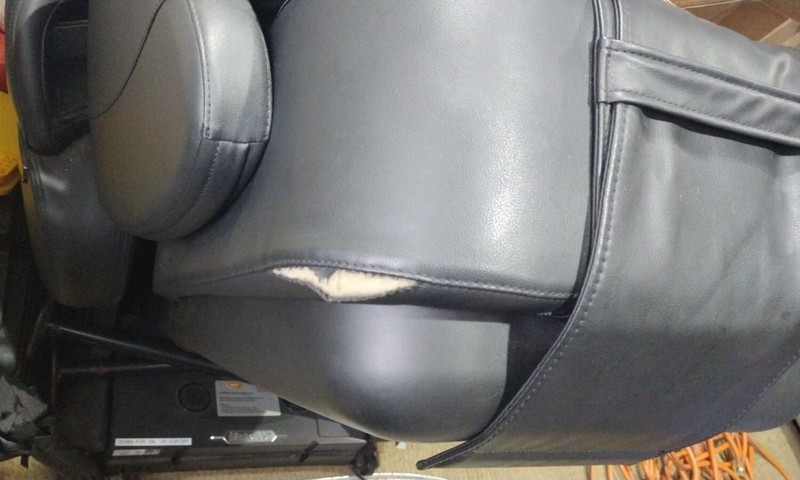 Luraco i7 Massage Massaging Chair Recliner - made in USA - located near SEA/PDX gallery