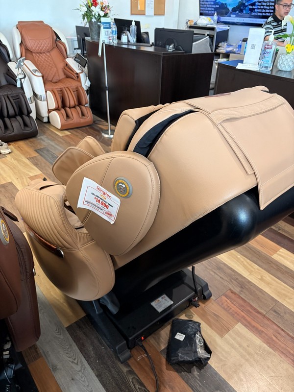 Luraco i9 Max Plus Special Edition Dual 3D Split L-Track Massage Chair gallery