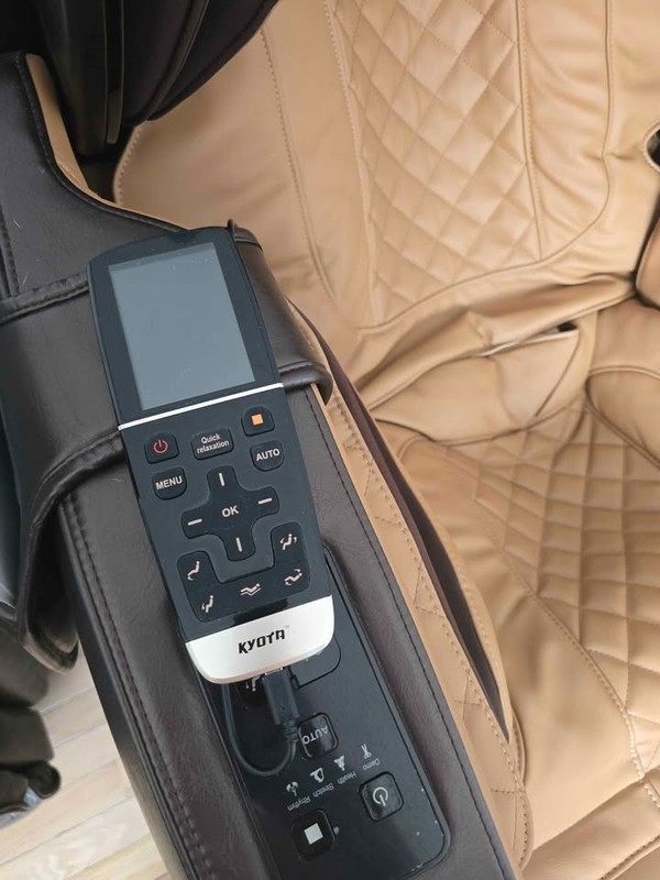 Kyota M888 Kokoro 4D Massage Chair - Grade A - Beige/Brown gallery