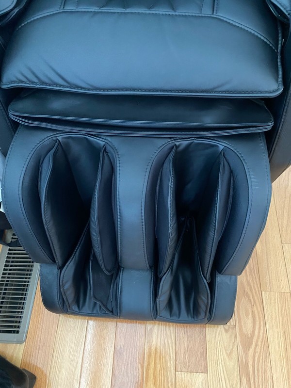 Osaki Black Leather Massage Chair (Model: Os-pro Omni) Pre-Owned but barely used gallery