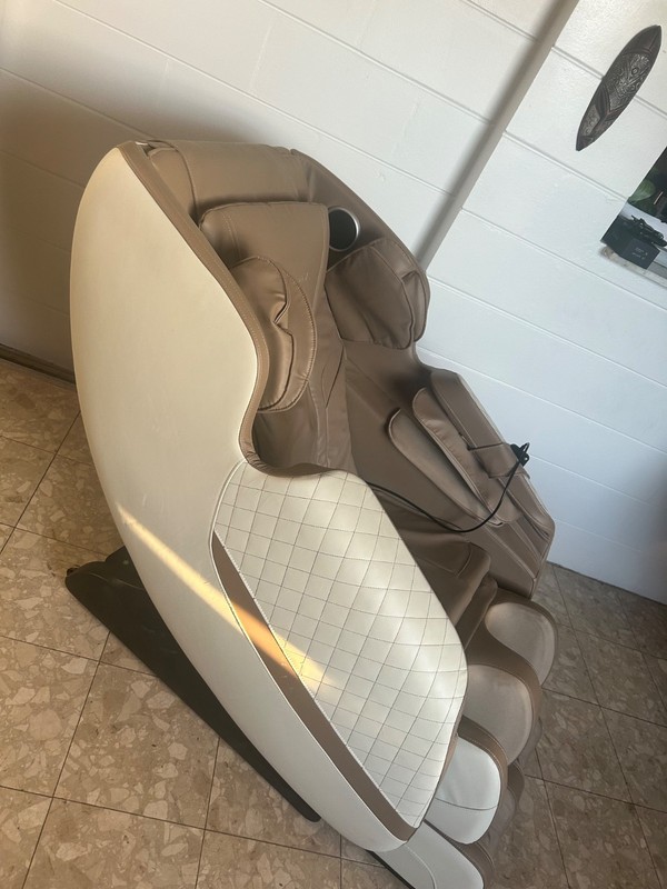 massage chair zero gravity w/ Bluetooth