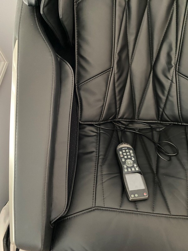 Osaki Black Leather Massage Chair (Model: Os-pro Omni) Pre-Owned but barely used gallery