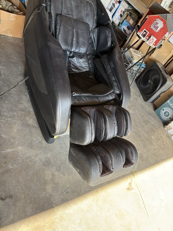 Excellent Condition Massage Chair Full Body gallery