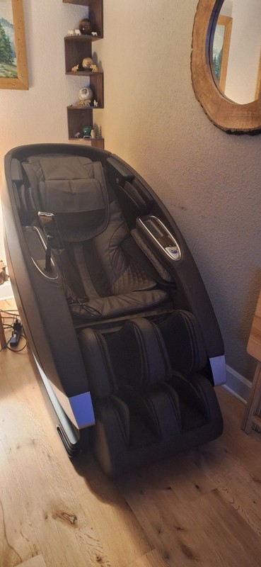 Im Selling My Human Touch Novo Massage Chair . Only 2 Years Old gallery