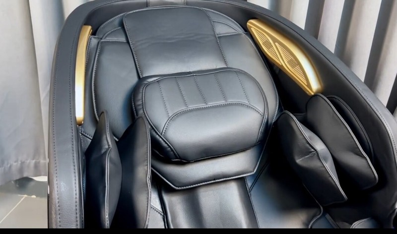 Luxury Full Body 4D Zero Gravity Massage Chair Heating Ai Voice SL Track 2025 gallery