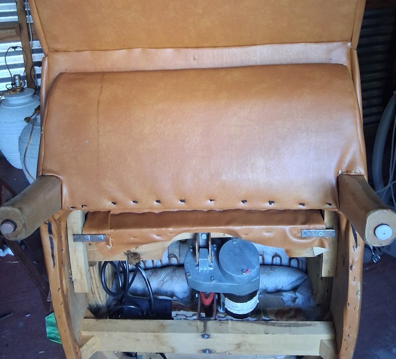 Vintage Contour Massage Lounge Chair gallery