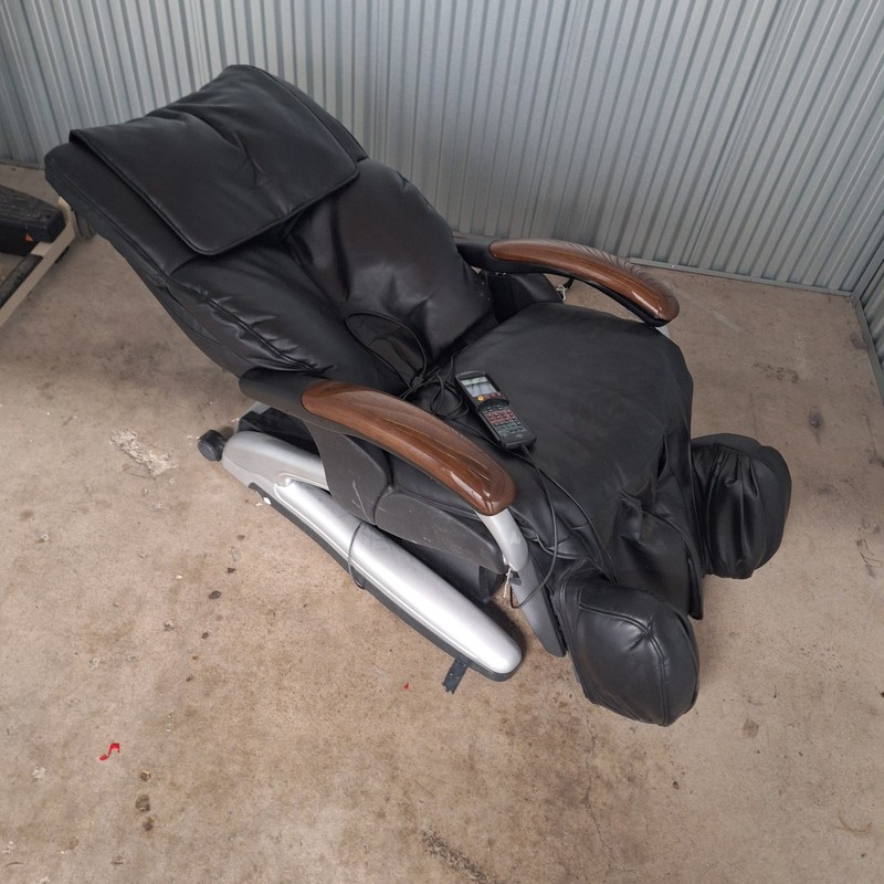 Osim ISymphonic Commercial Grade Massage chair With Remote And Recline