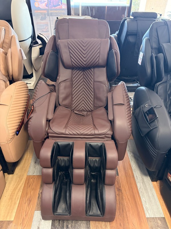 Luraco i9 Max Plus Massage Chair - MADE IN USA - FREE SHIPPING gallery