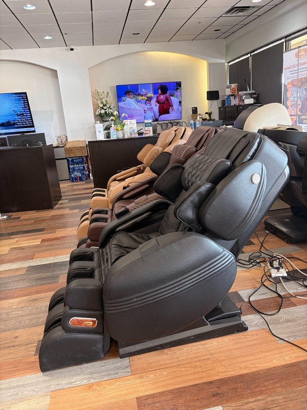 Luraco Model 3 Hybrid SL Massage Chair gallery