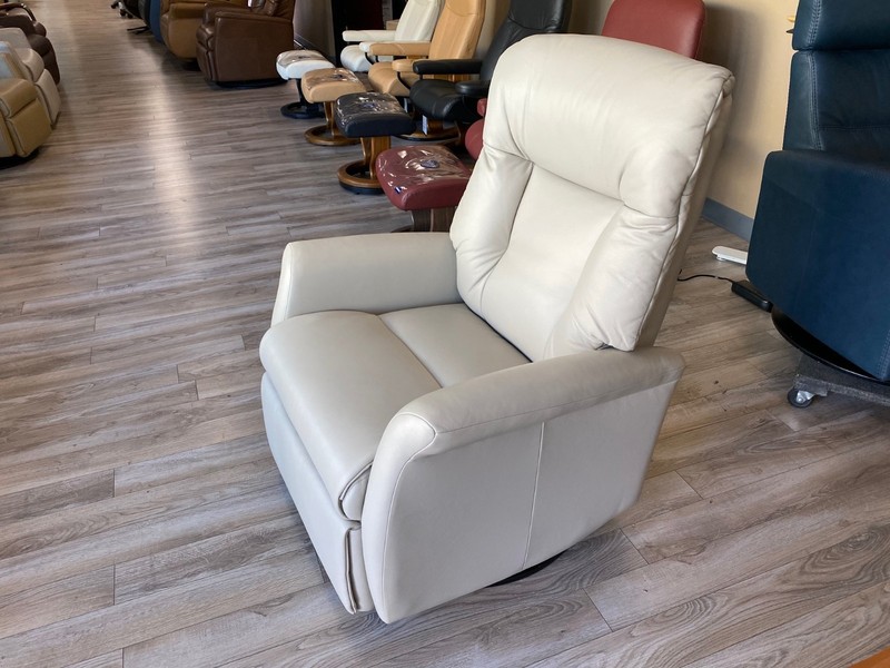 IMG Genesis Large Power Recliner RM338 Relaxer Chair T417 Cinder Leather gallery