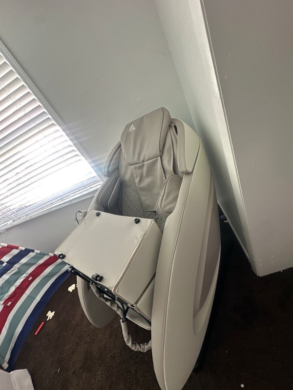 FLORIDIAN BRAND GALAXY 2D MASSAGE CHAIR gallery