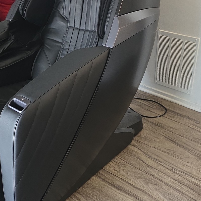 Insignia Black Zero Gravity Massage Chair Faux Leather Reclining gallery