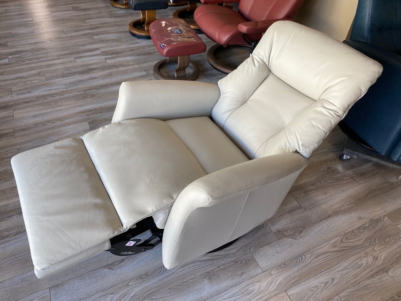 IMG Genesis Large Power Recliner RM338 Relaxer Chair T417 Cinder Leather