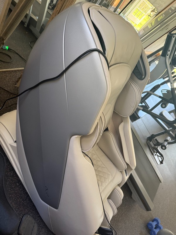 Osaki 3D LE, Unused, Out of Box, Taupe, Heat therapy, reclines gallery
