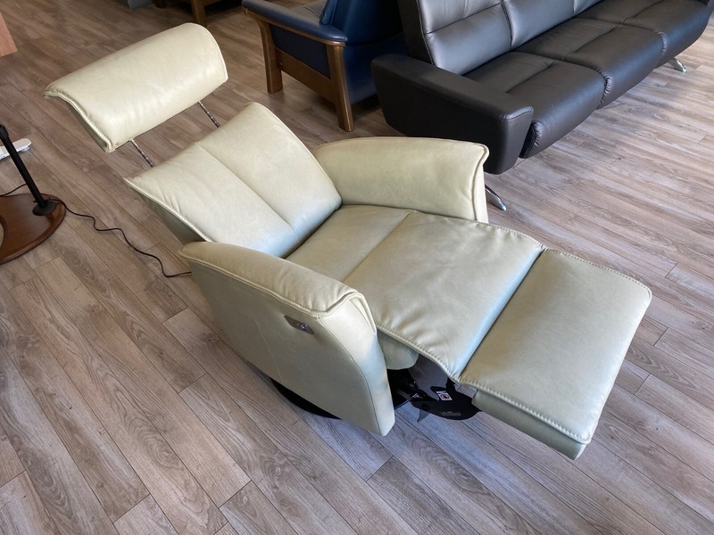 IMG Duke RM285 Medium Power Relaxer Recliner Chair Sauvage S557 Chalk Leather gallery