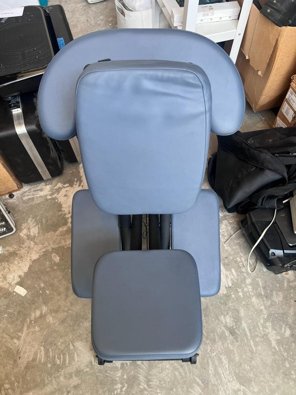Oakworks Portal Pro Massage Chair Blue Portable Foldable Lightweight Retail $699